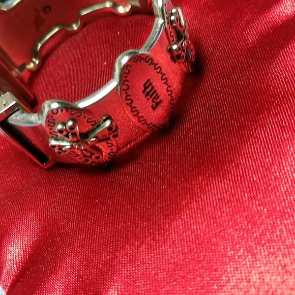 Vintage Cuff Bezel Quartz Silver Watch Oval Face With Faith Hope Love on Band - Picture 14 of 15